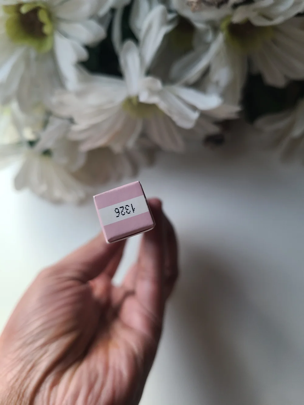 New KYLIE Kyliner Liquid Eyeliner - Gold